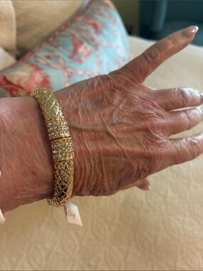 Lilly Pulitzer Sea Fan Bangle in a gold metallic finish ~ hinged bangle ~ NWT